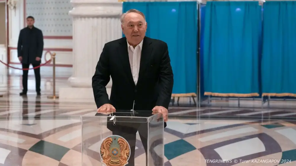 “Бақытты болыңдар”: Назарбаев АЭС құрылысына қатысты референдумда дауыс берді