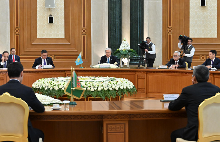 Газ, мұнай, қылмысқа қарсы күрес: Қазақстан мен Түркіменстан 20-дан астам келісімге отырды
