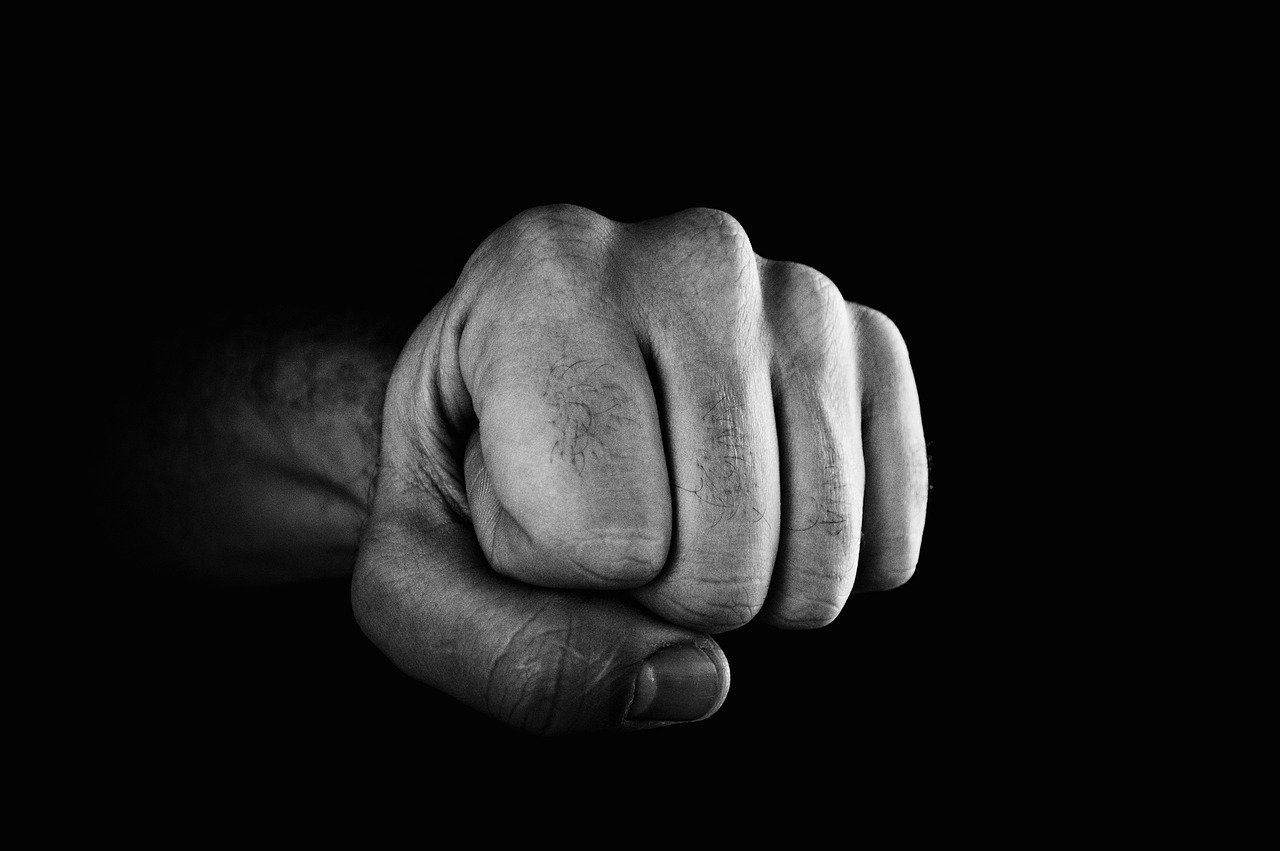 Девушку  жестоко избили в кафе в Актау