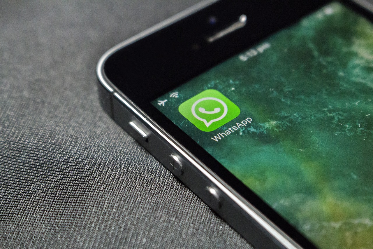 Казахстанцев напугал новый фейк про WhatsApp