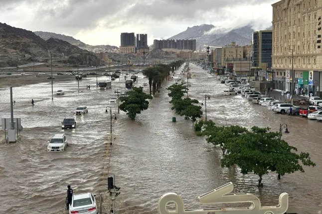 Мекка и Медина оказались под водой в результате мощного наводнения