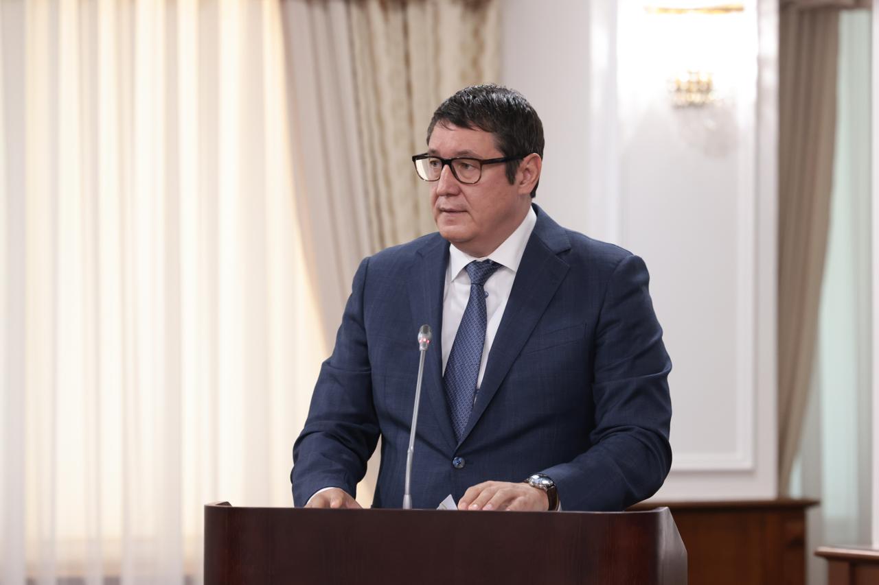 Алмасадам Саткалиев покинул пост министра энергетики