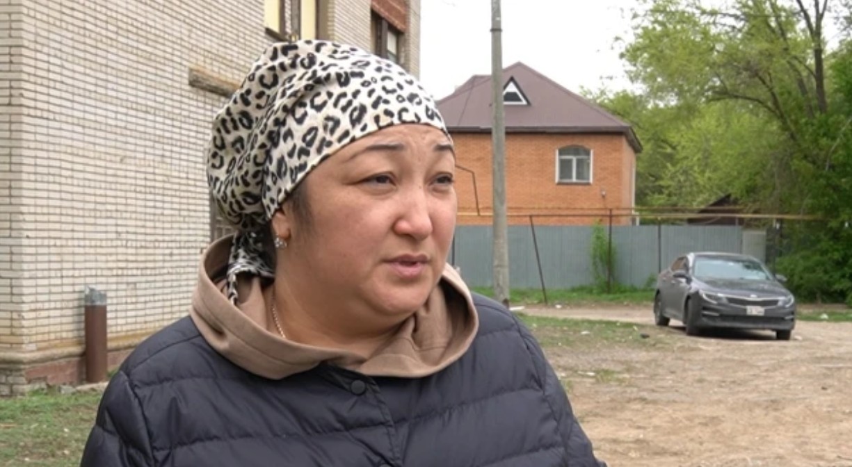 «Бүкіл денесі жанып кеткен»: Оралда тоқ соғып қайтыс болған баланың анасы оқиғаның жай-жапсарын айтты
