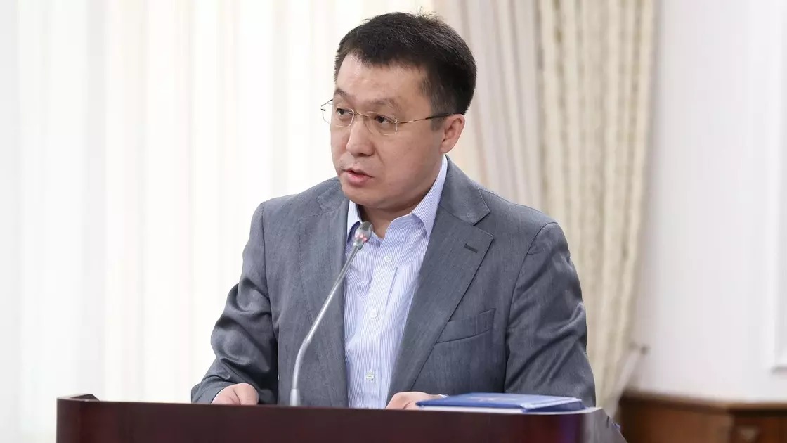 Токаев объявил выговор министру транспорта Марату Карабаеву